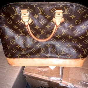 Lv Monogram